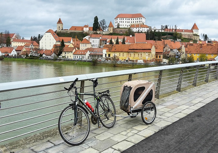 Laci voli daleka putovanja biciklom.