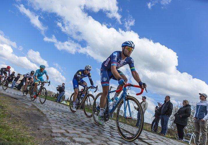 Hogyan fólyosolta be a koronváz a professionale cycelókózast?