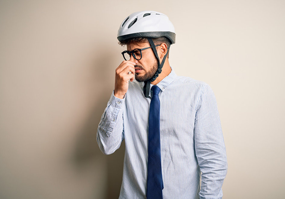 Uh, smrdiš! Kako se riješiti neugodnog mirisa biciklističke odjeće i štitnika?>
