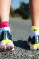 COMPRESSPORT čarape do gležnja - PRO RACING V4.0 RUN LOW - bijela/ružičasta/žuta