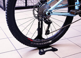 UNIOR stalak - STAND - crna