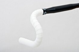 BIKERIBBON traka za upravljač - CORK - bijela